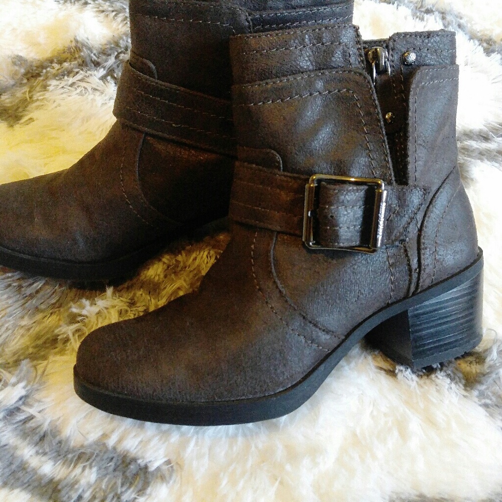 Simply Vera Wang by Vera Wang boots